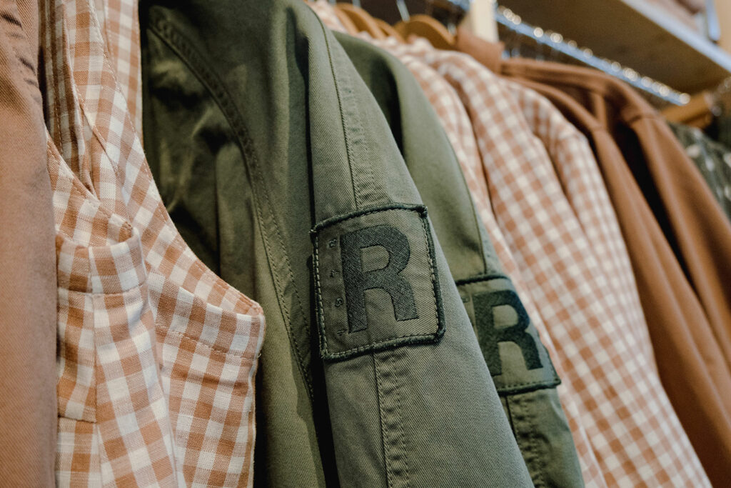 R-collectionin takkeja rivissä