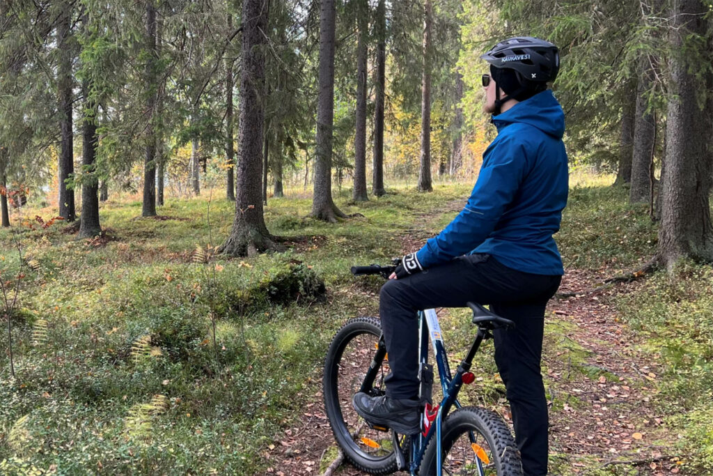 Maastopyöräilijä Kajaanin pöllyvaarassa