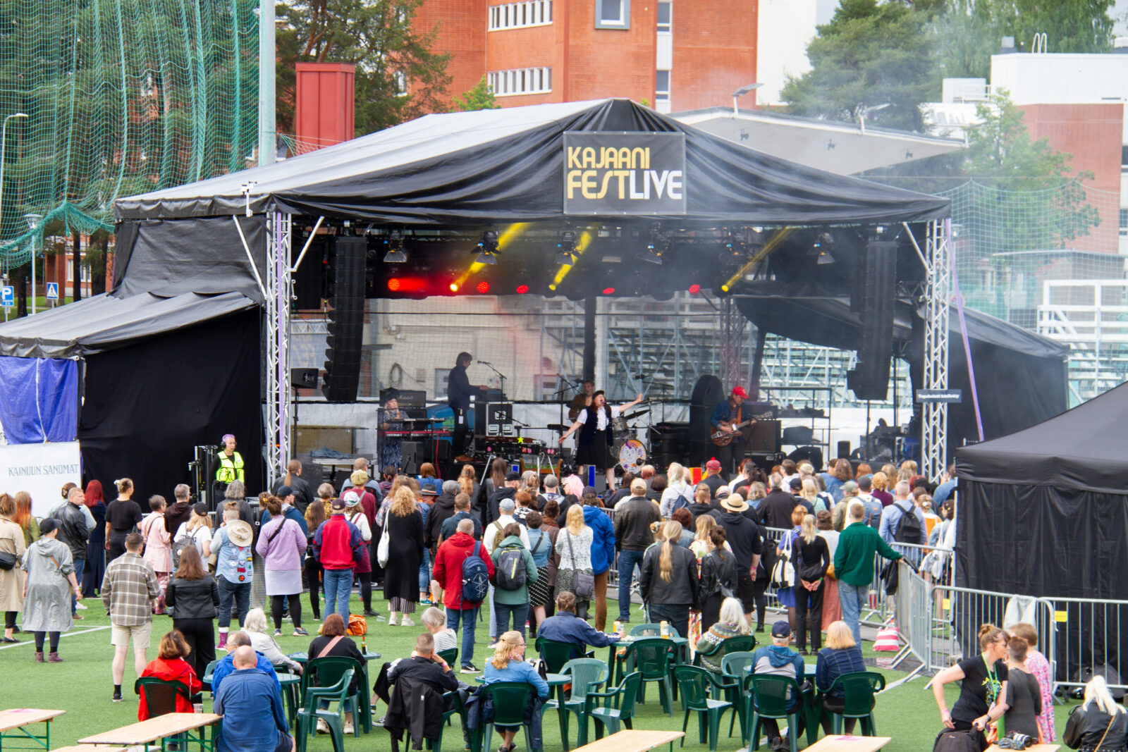 Kajaani Festin lava ja yleisöä vuoden 2024 tapahtumassa.