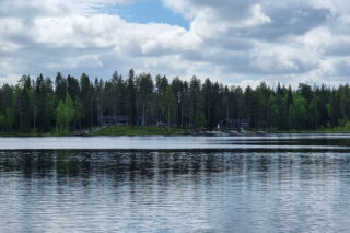 Maisemia järveltä